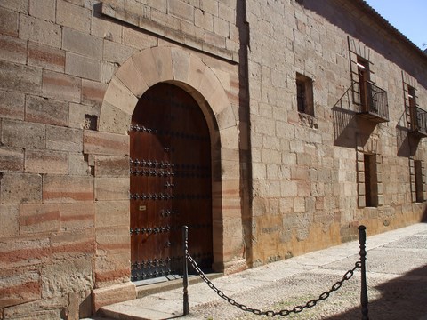 Hospital de Santiago y Capilla del Remedio